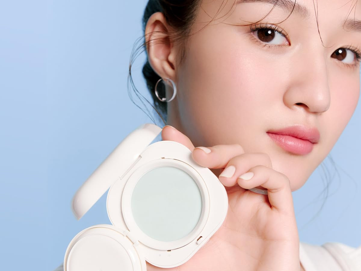 Neo Blurring Powder: Korean Oil Absorbing, Smoothing, Pore Blurring Compact with No-Spill, Travel-Friendly Design and Blue Hyaluronic Acid